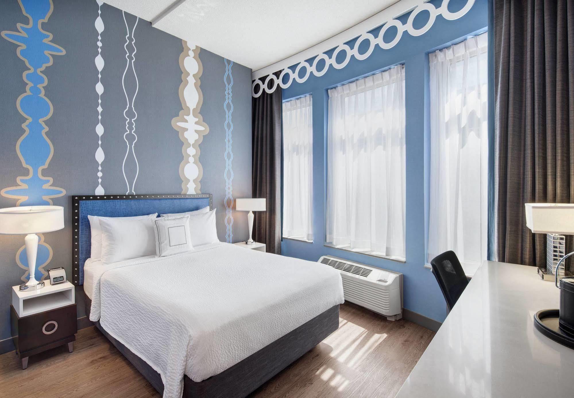 Fairfield Inn And Suites Chicago Downtown/ Magnificent Mile Bagian luar foto